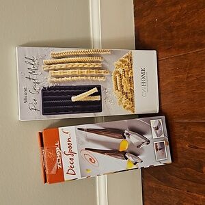 Deco spoon and pie crust mold